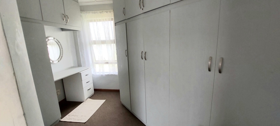 5 Bedroom Property for Sale in Sunrise On Sea Eastern Cape